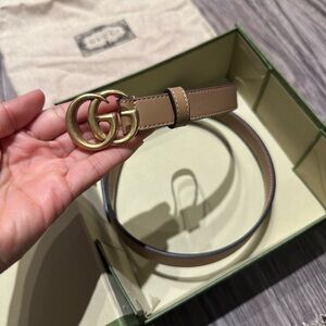 Gucci MARMONT REVERSIBLE THIN BELT in a tan color . Brand new. Never worn.